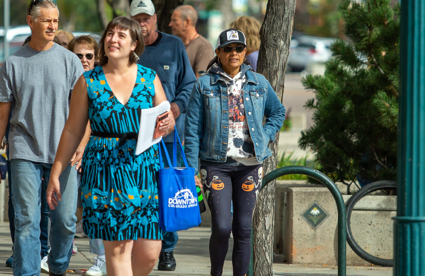 Woman leads group on walking tour through Downtown